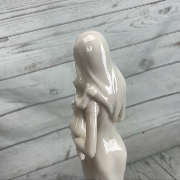 Mother & Child Porcelain Figurine White Gold Statue Mom Baby Sculpture Statue - Picture 9 of 9